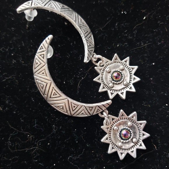 Earrings - Picture 1 of 1